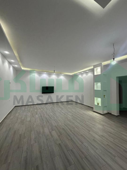 Third image of the ad