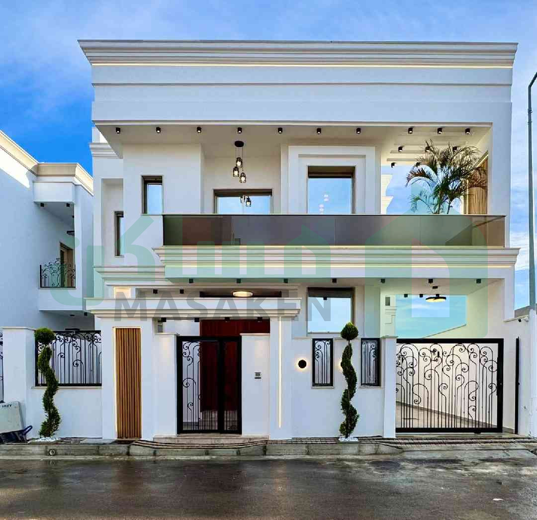 First image of the ad