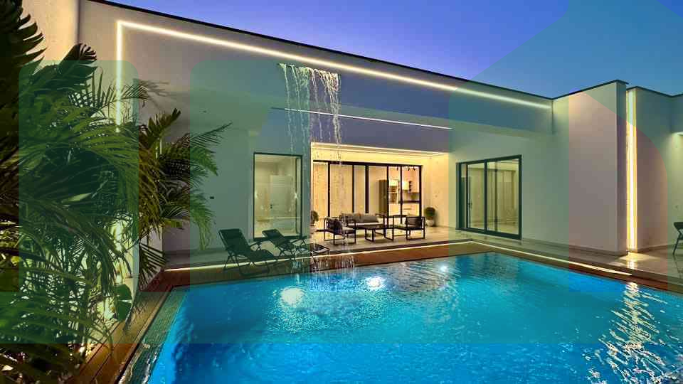 Second image of the ad