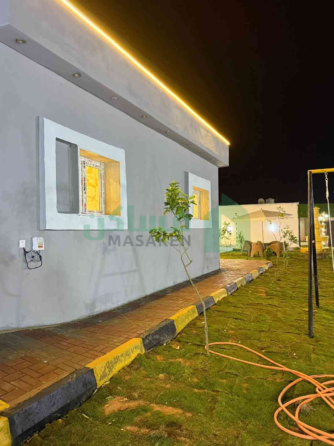 Third image of the ad