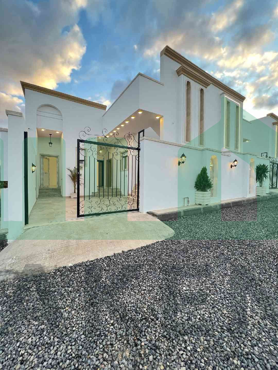 Second image of the ad