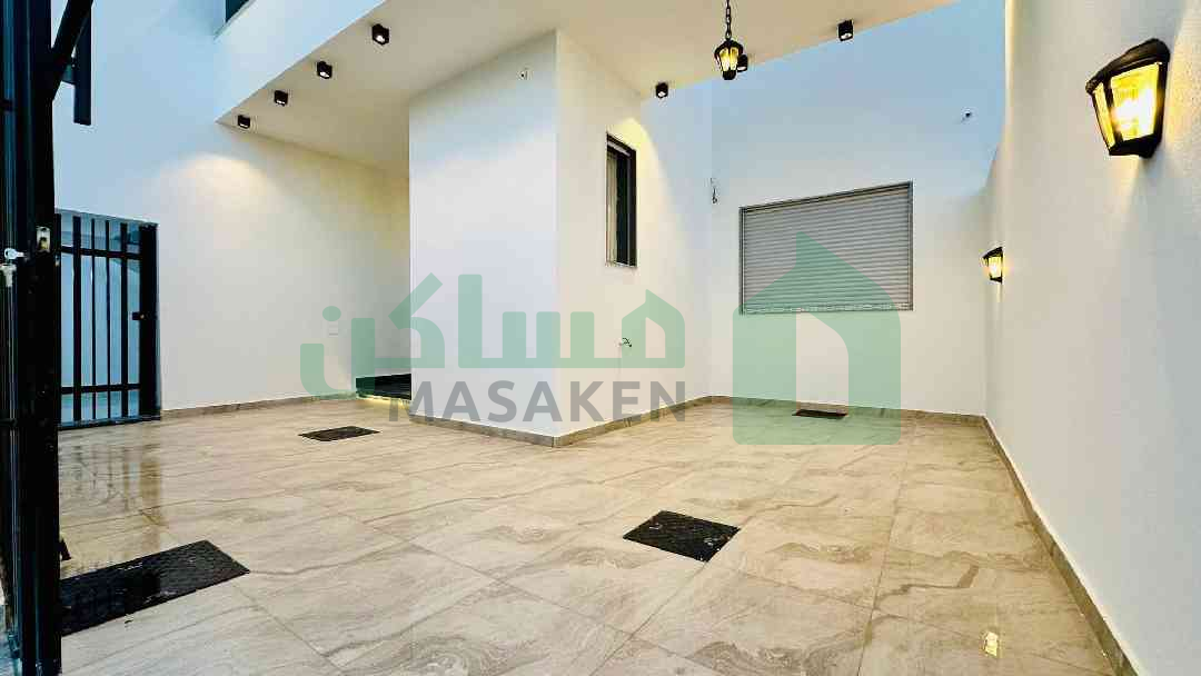 Third image of the ad