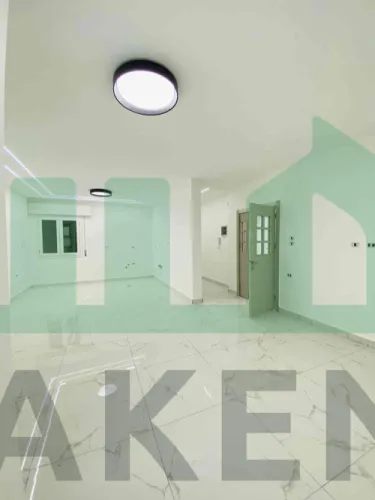 شقة للبيع بالدور الثاني بعد الارضي تصميم وتشطيب