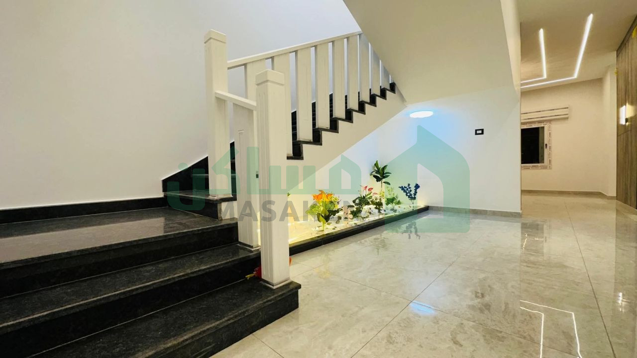 Second image of the ad