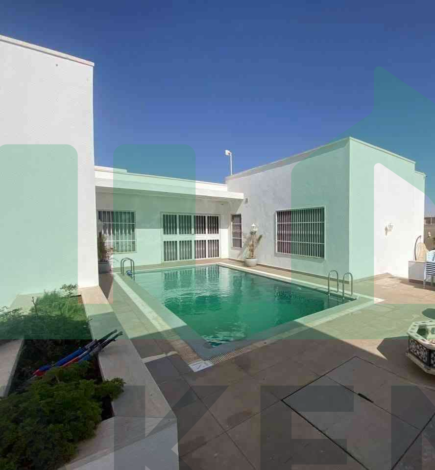 First image of the ad