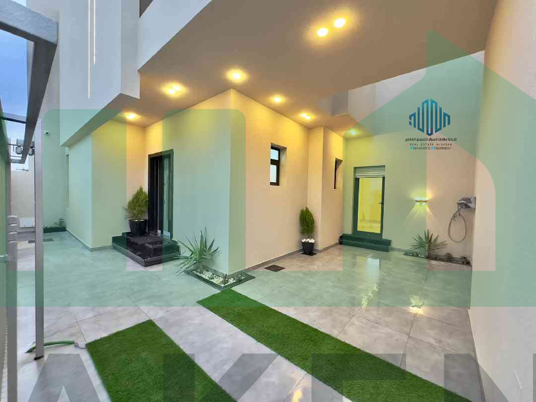 Third image of the ad