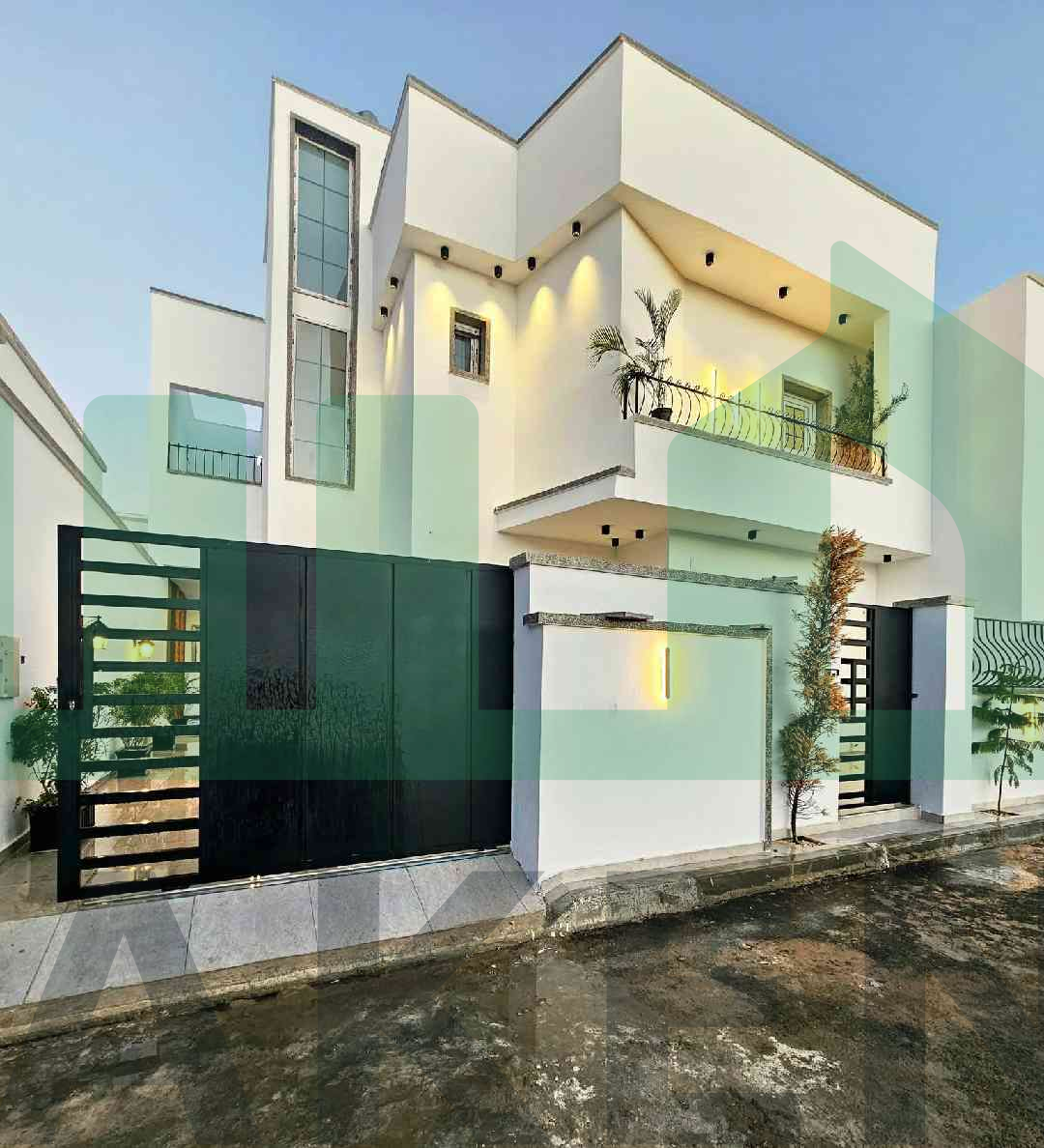 First image of the ad