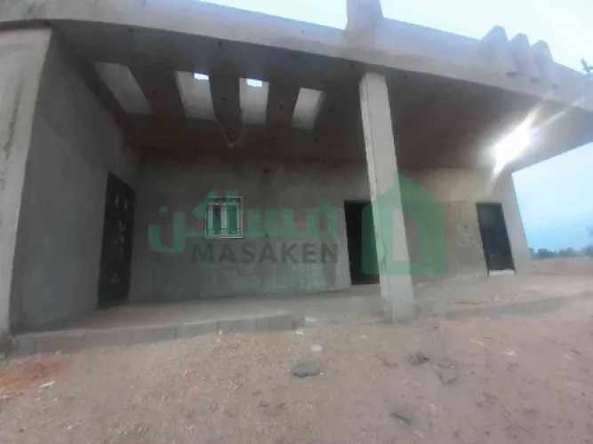 نصف هكتار ومعاهم منزل واستديو سعر ممتاز
