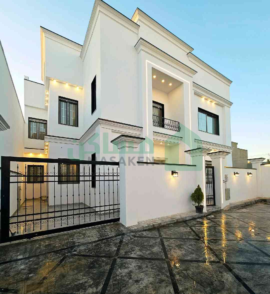 First image of the ad