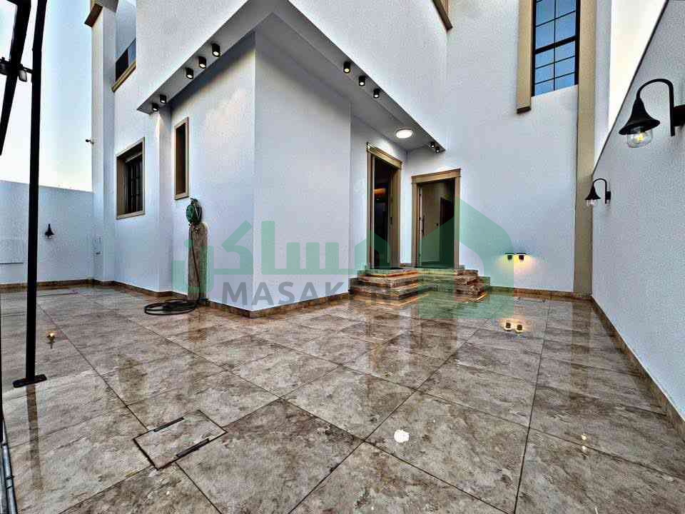 Second image of the ad