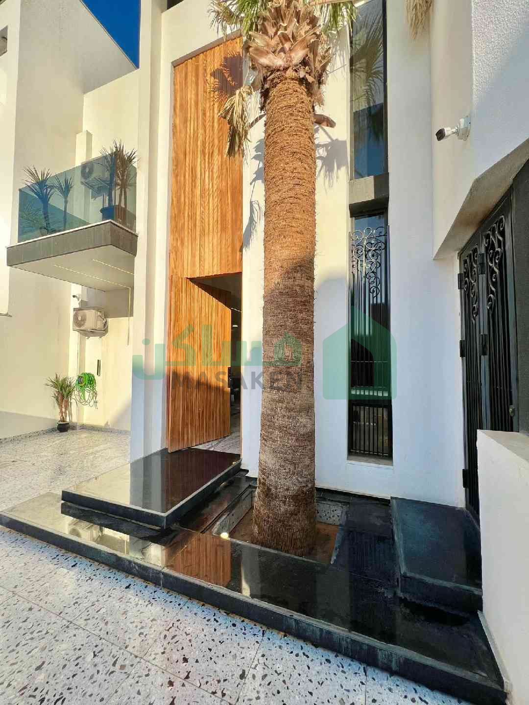 Third image of the ad