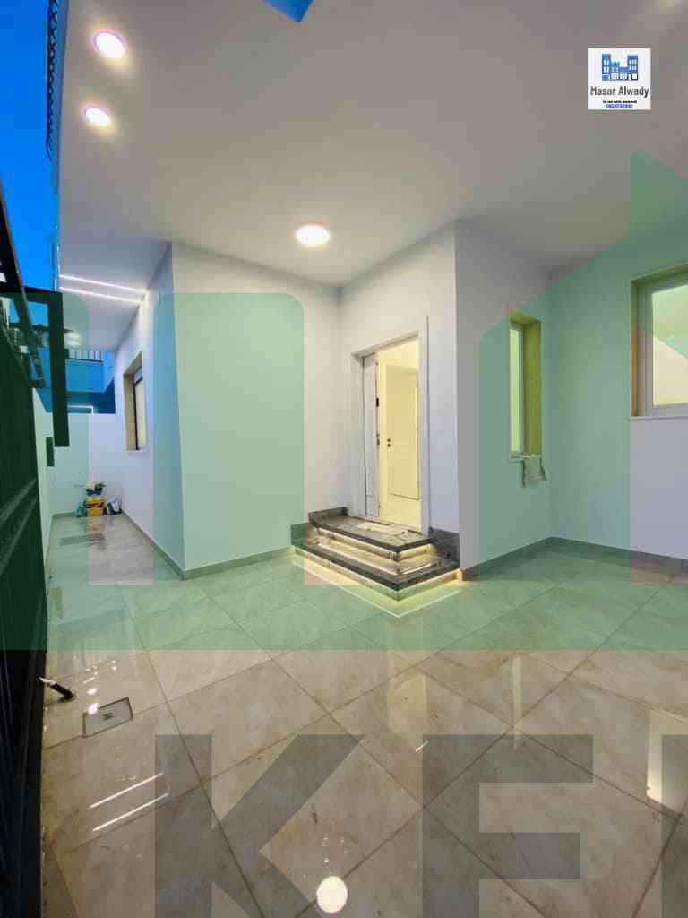 Second image of the ad