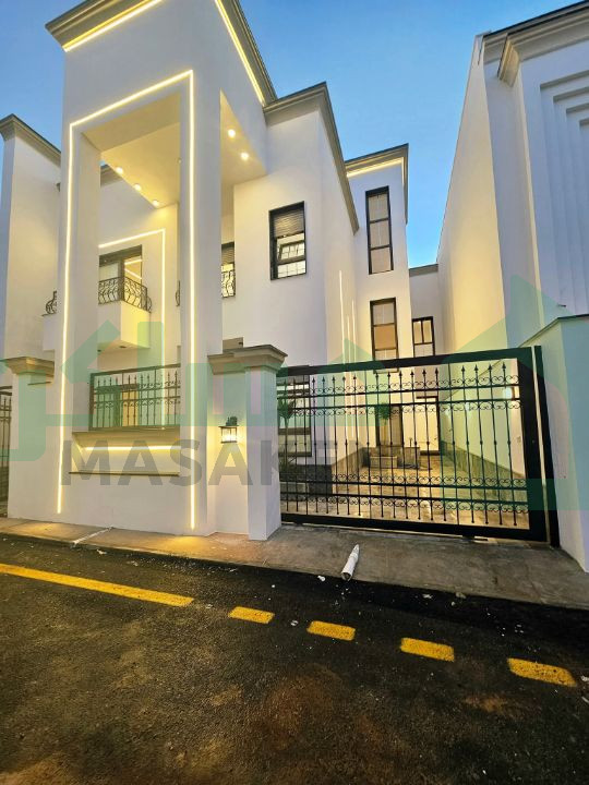 First image of the ad