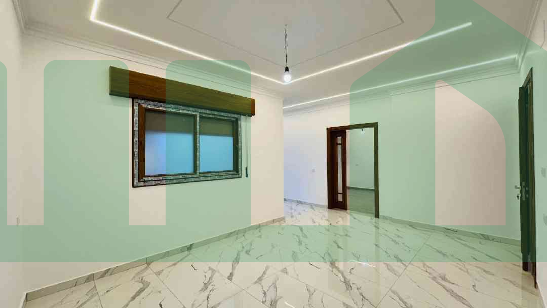 Third image of the ad