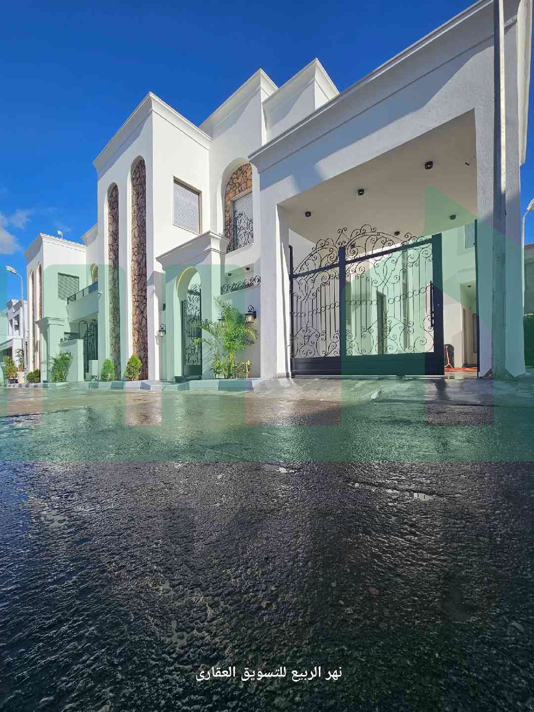 First image of the ad