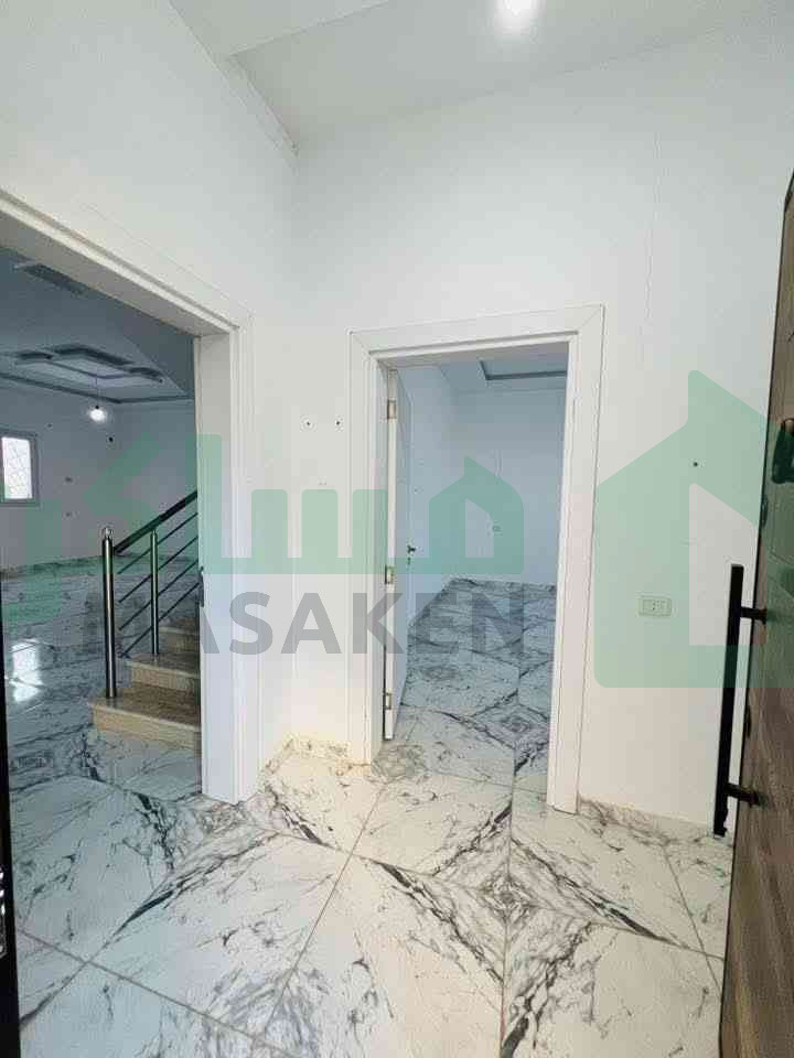 Third image of the ad