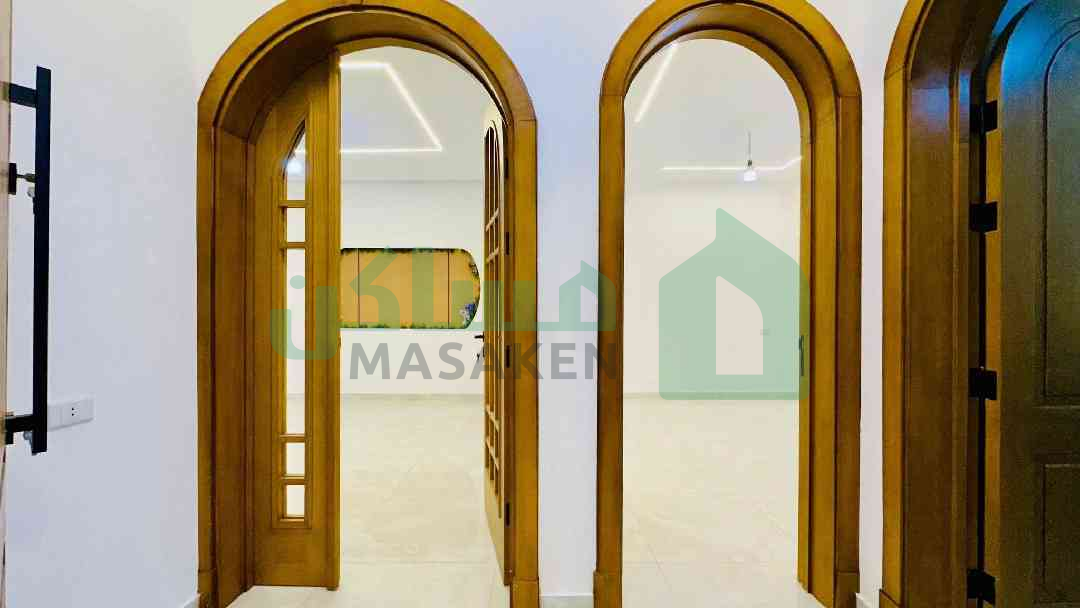 Second image of the ad