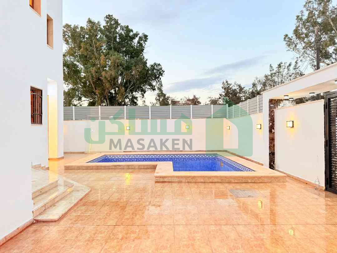 Second image of the ad