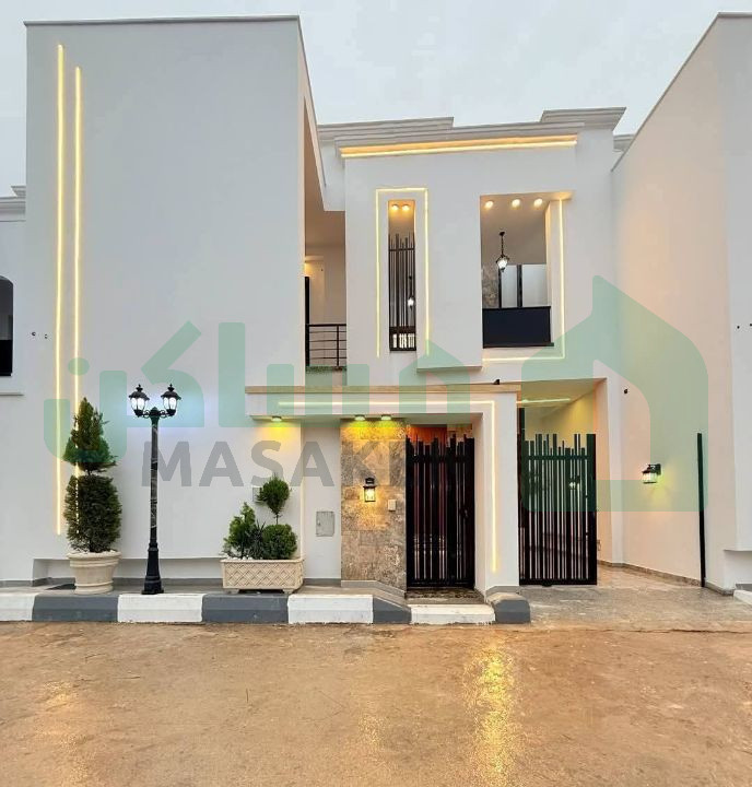 First image of the ad