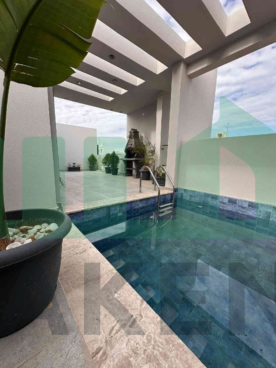 Third image of the ad