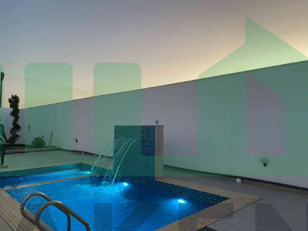 Second image of the ad