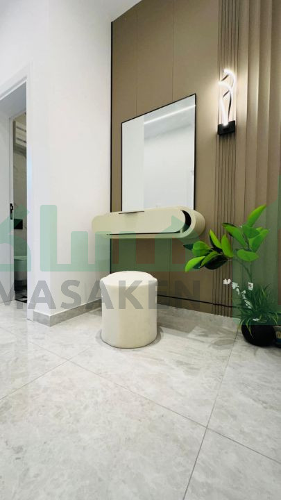 Third image of the ad