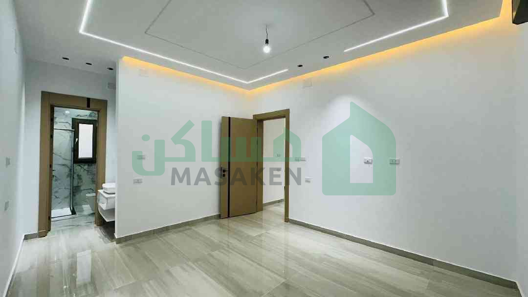 Third image of the ad
