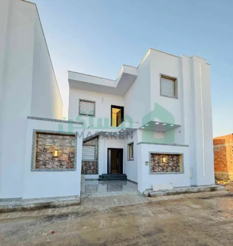 منزل دور و ملحق