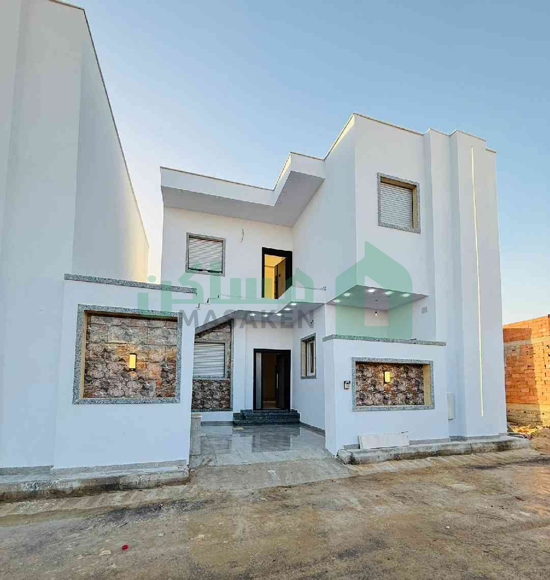 First image of the ad