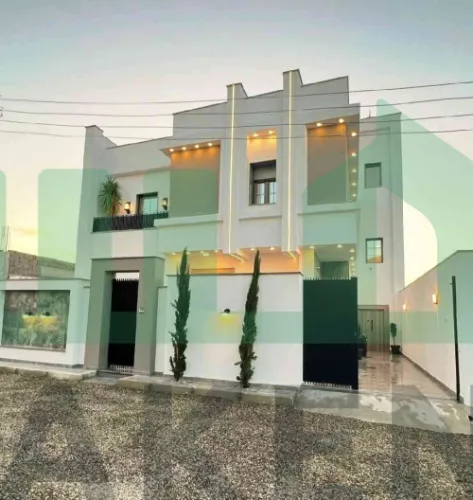 😍 #فيلا من طابقين مفصولات تسكن عائلتين