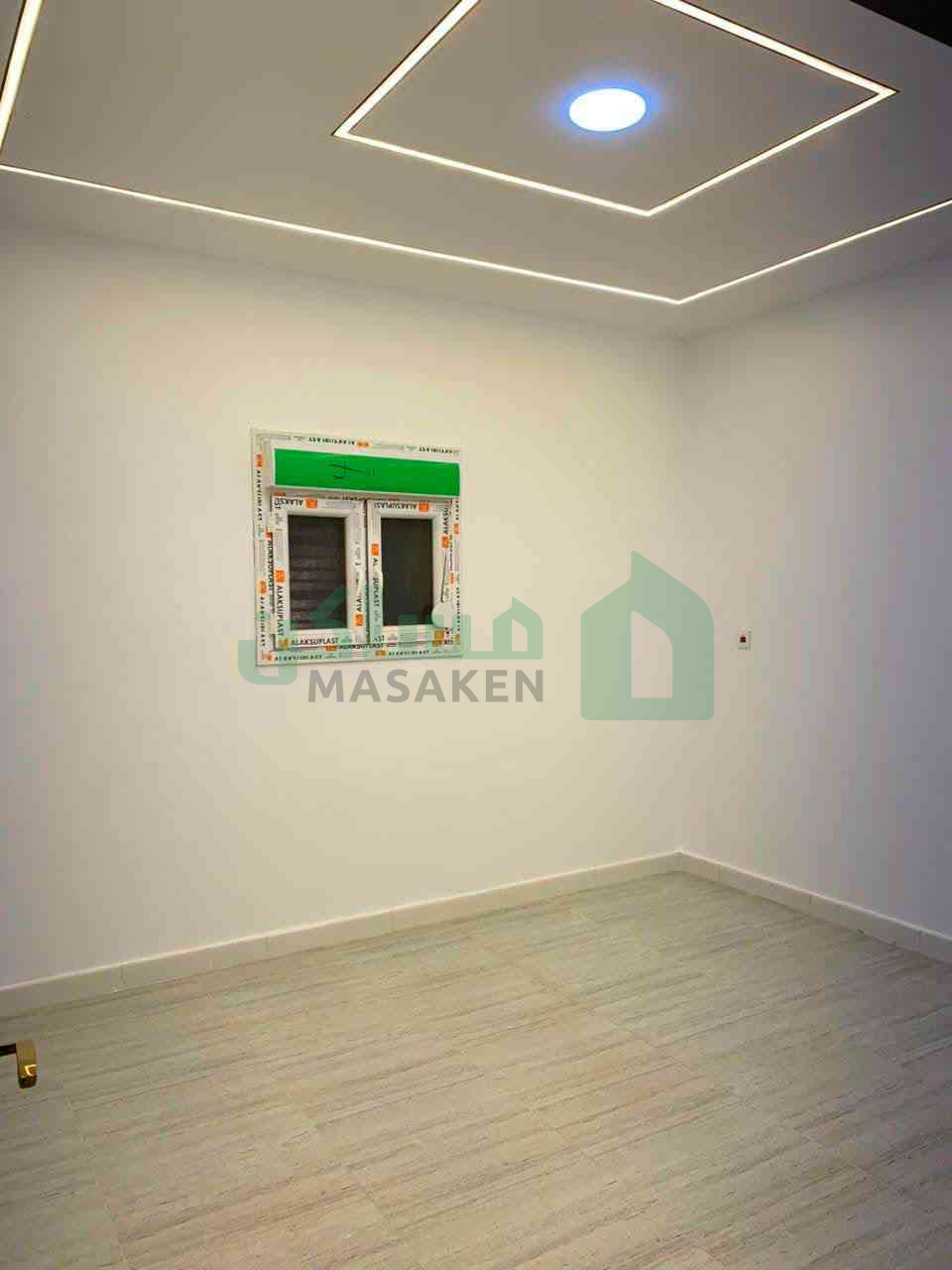 Third image of the ad