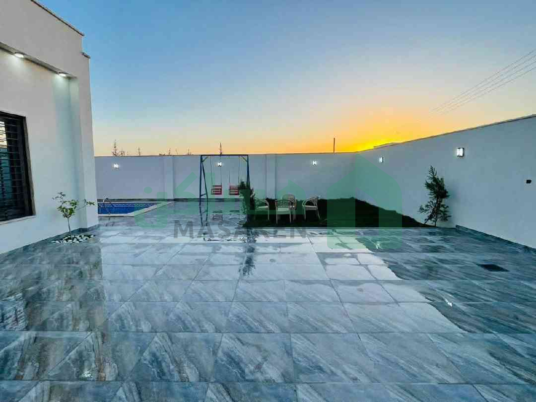 Second image of the ad