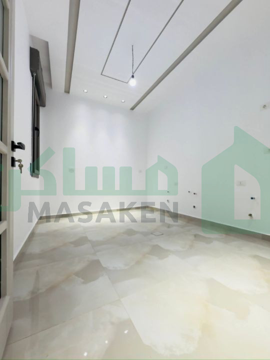 Third image of the ad