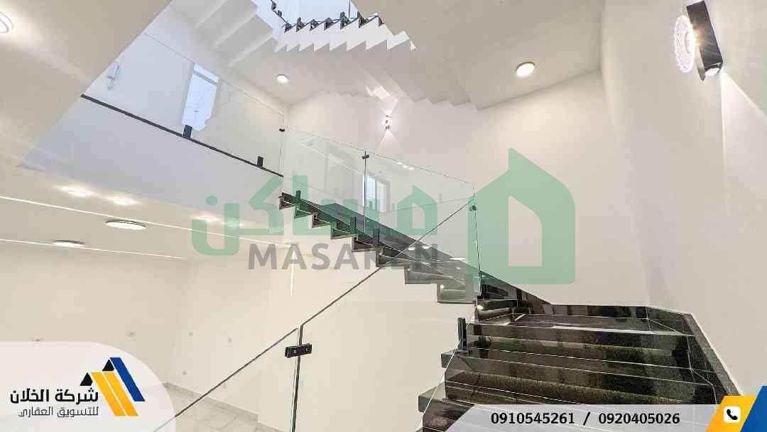Third image of the ad