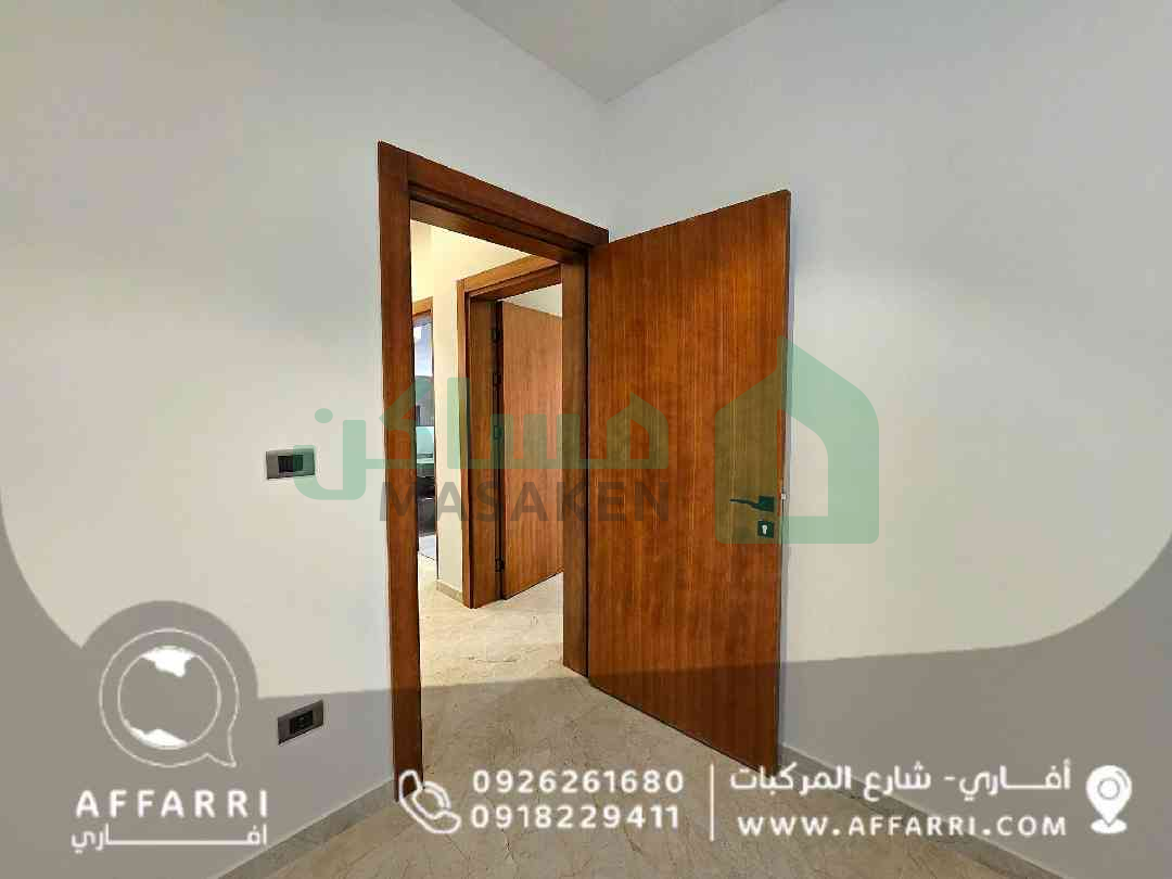 Third image of the ad