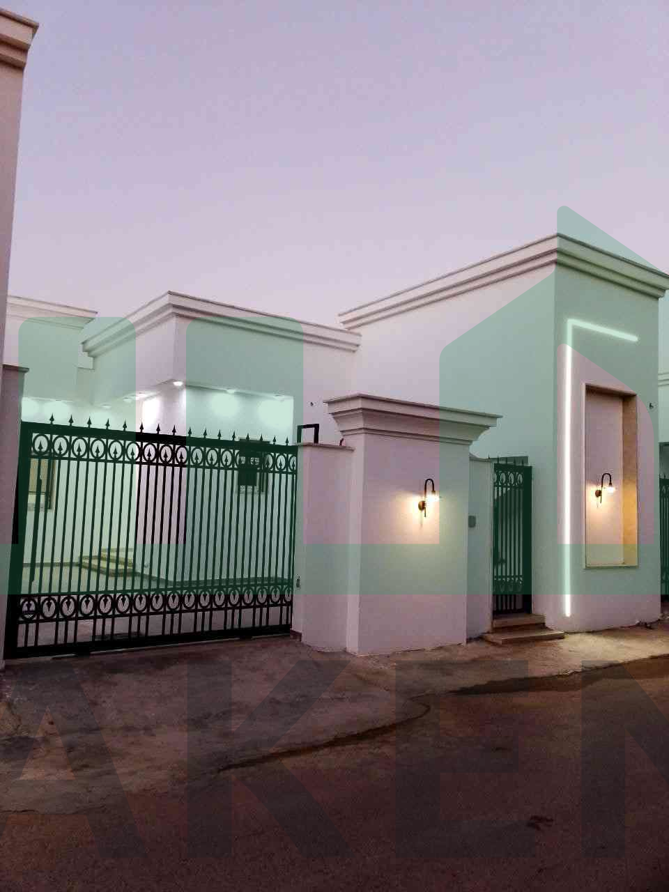 First image of the ad