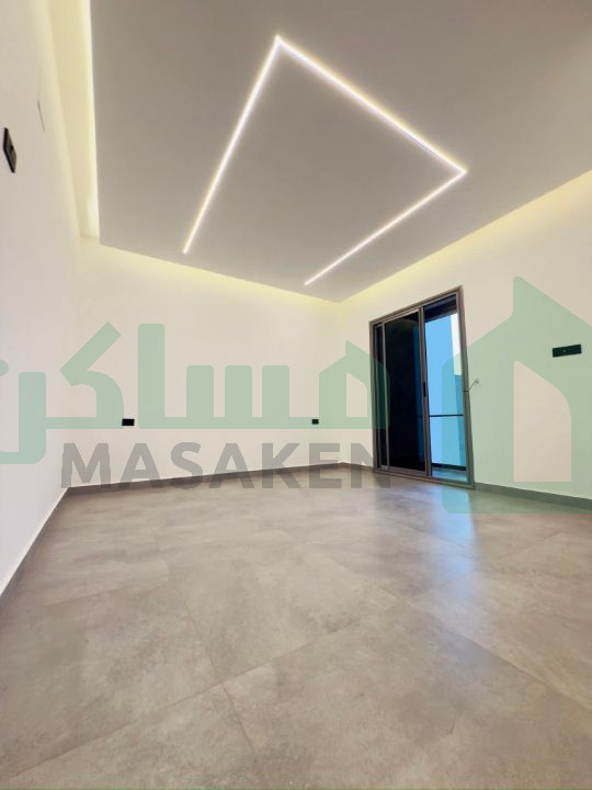 Third image of the ad