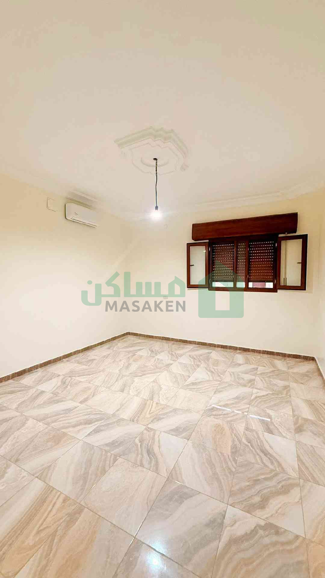 Third image of the ad