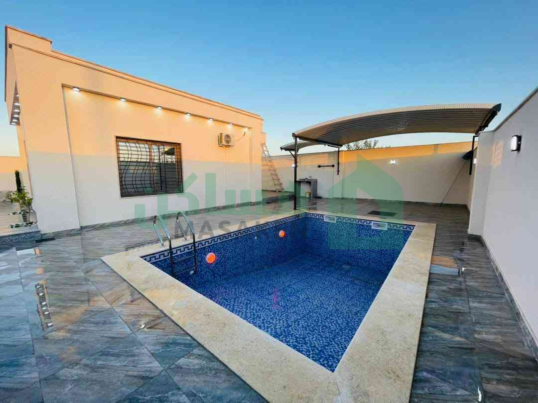 Third image of the ad