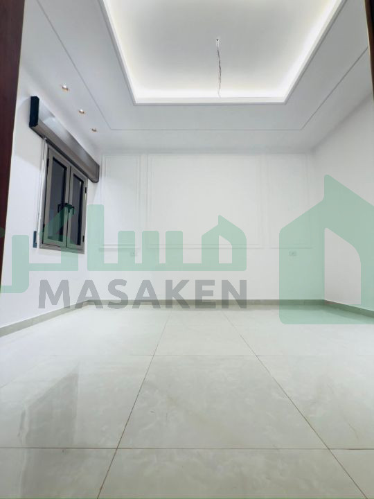 Third image of the ad