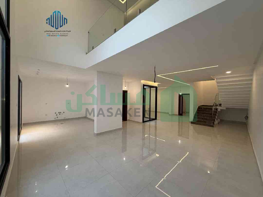 Third image of the ad