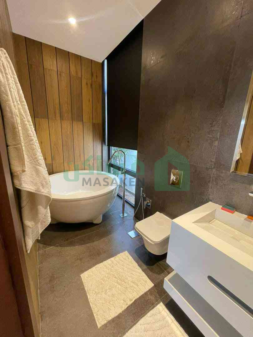 Second image of the ad