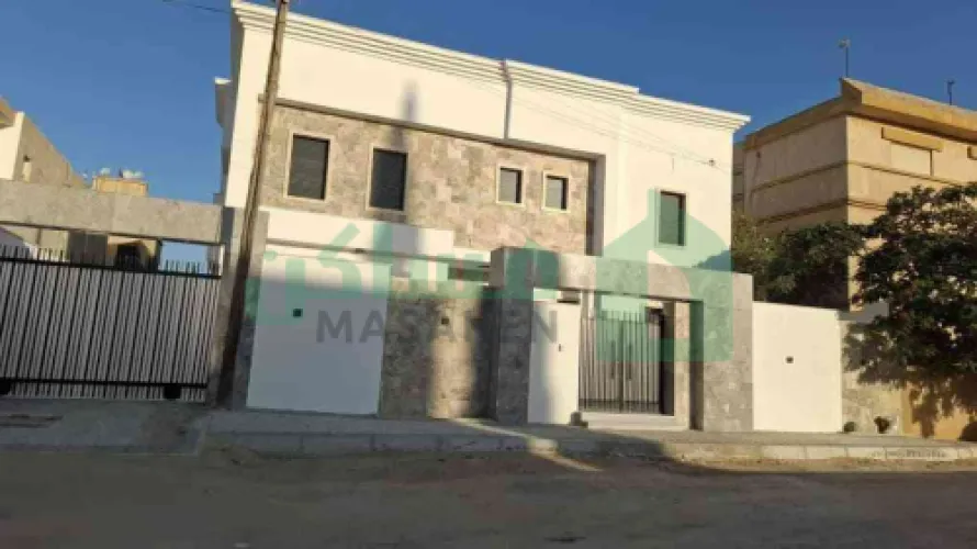 ✍️فيلا في الحدائق
في  أفضل وأرقى المواقع في بنغازي