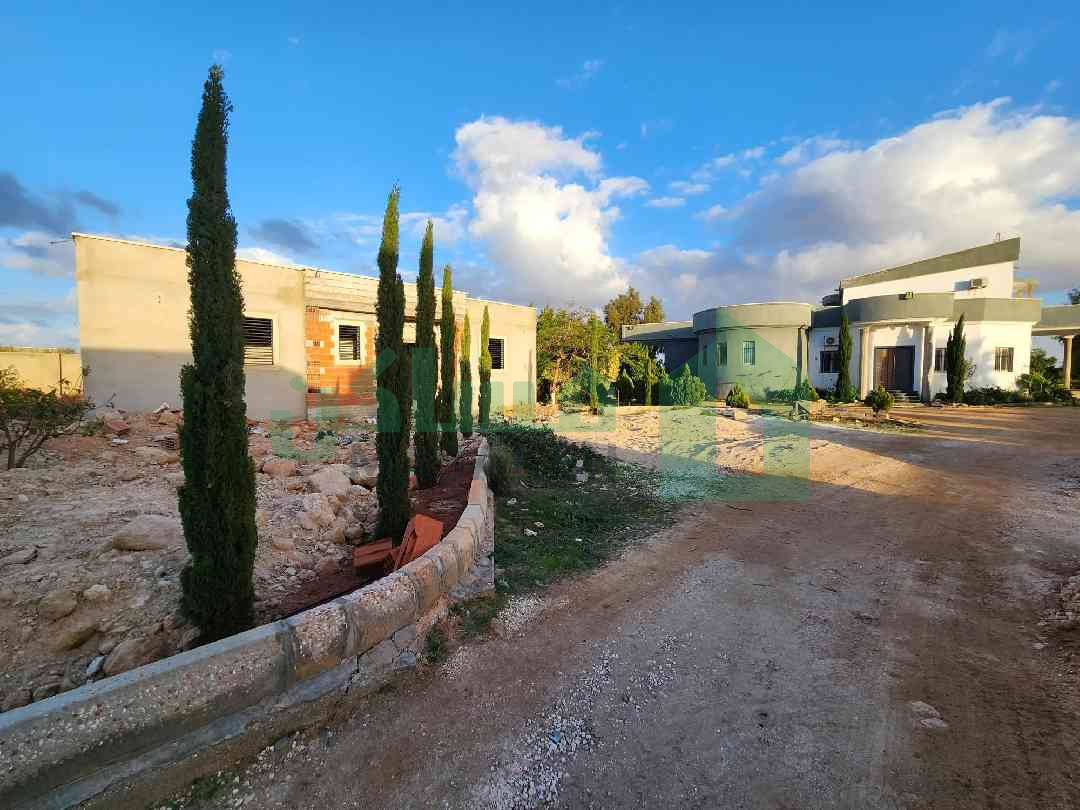 First image of the ad