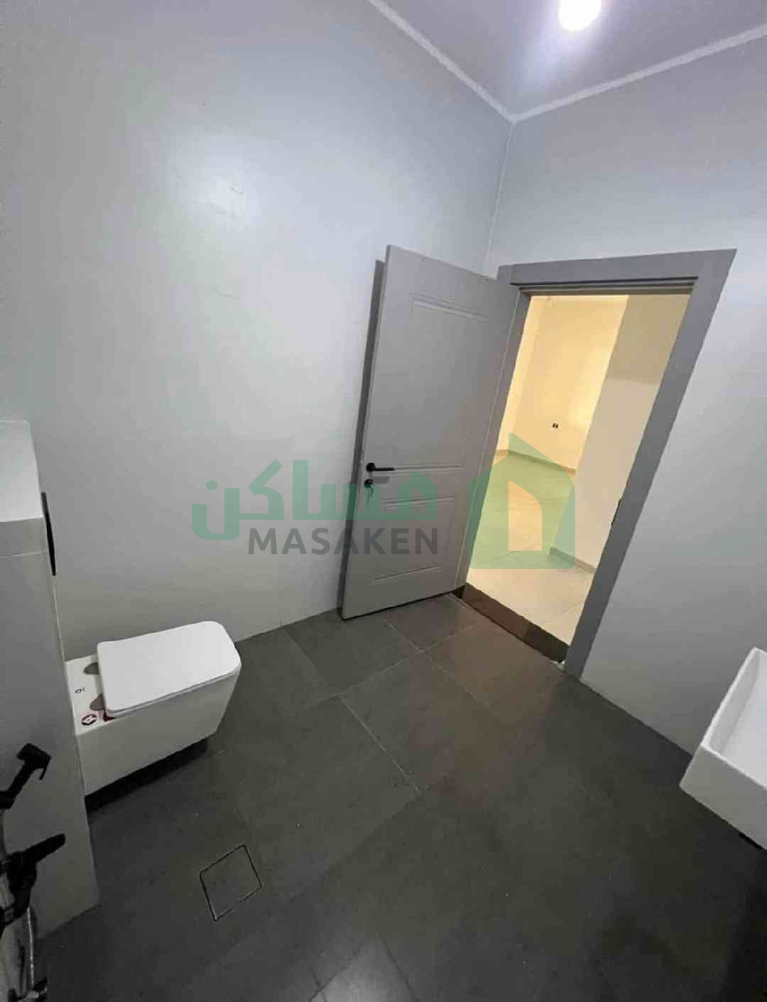 Third image of the ad