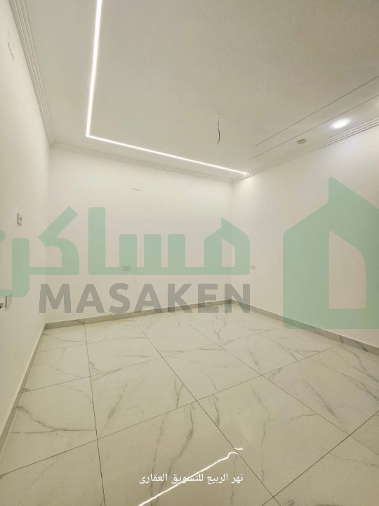 Third image of the ad