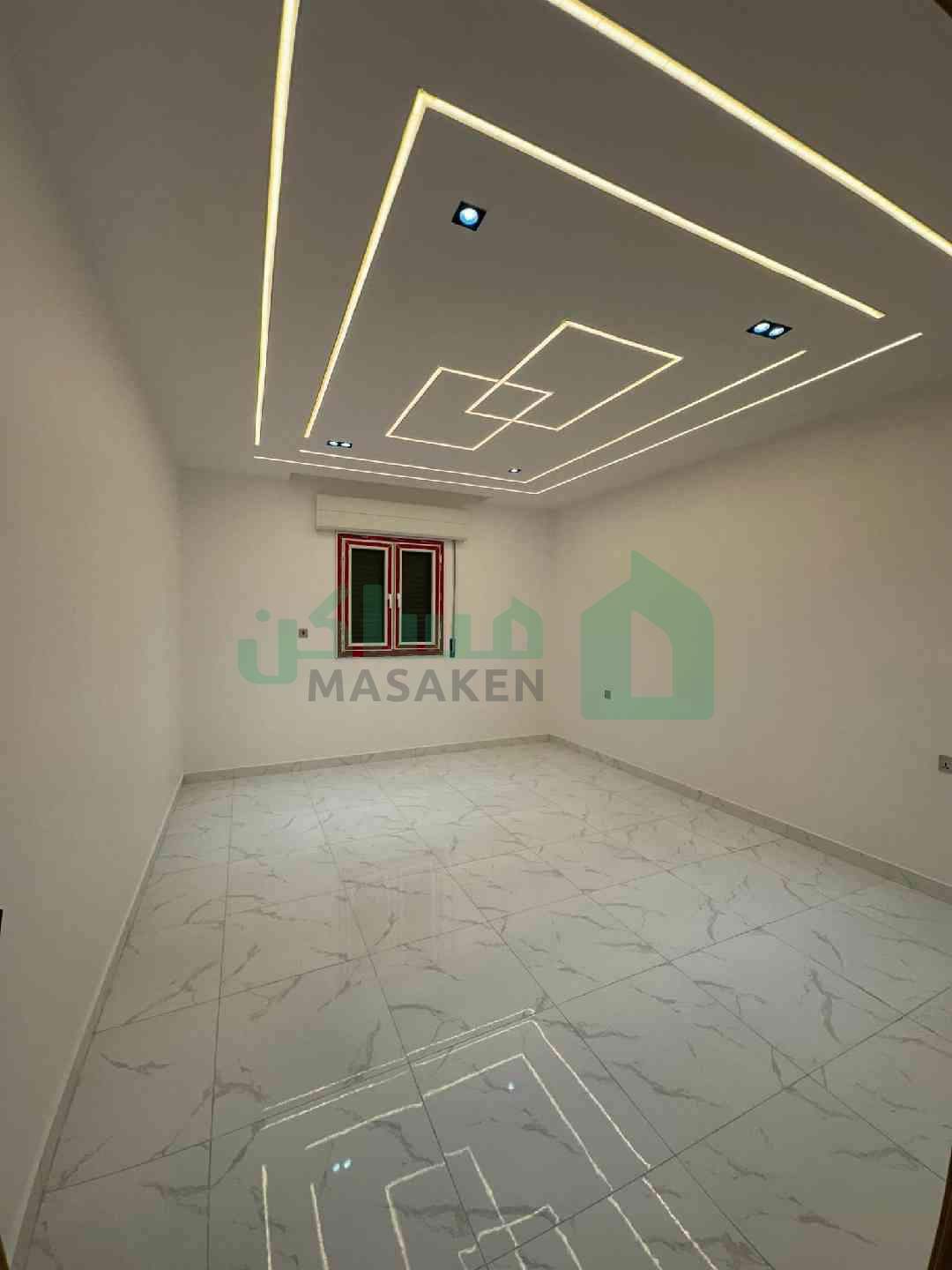 Third image of the ad