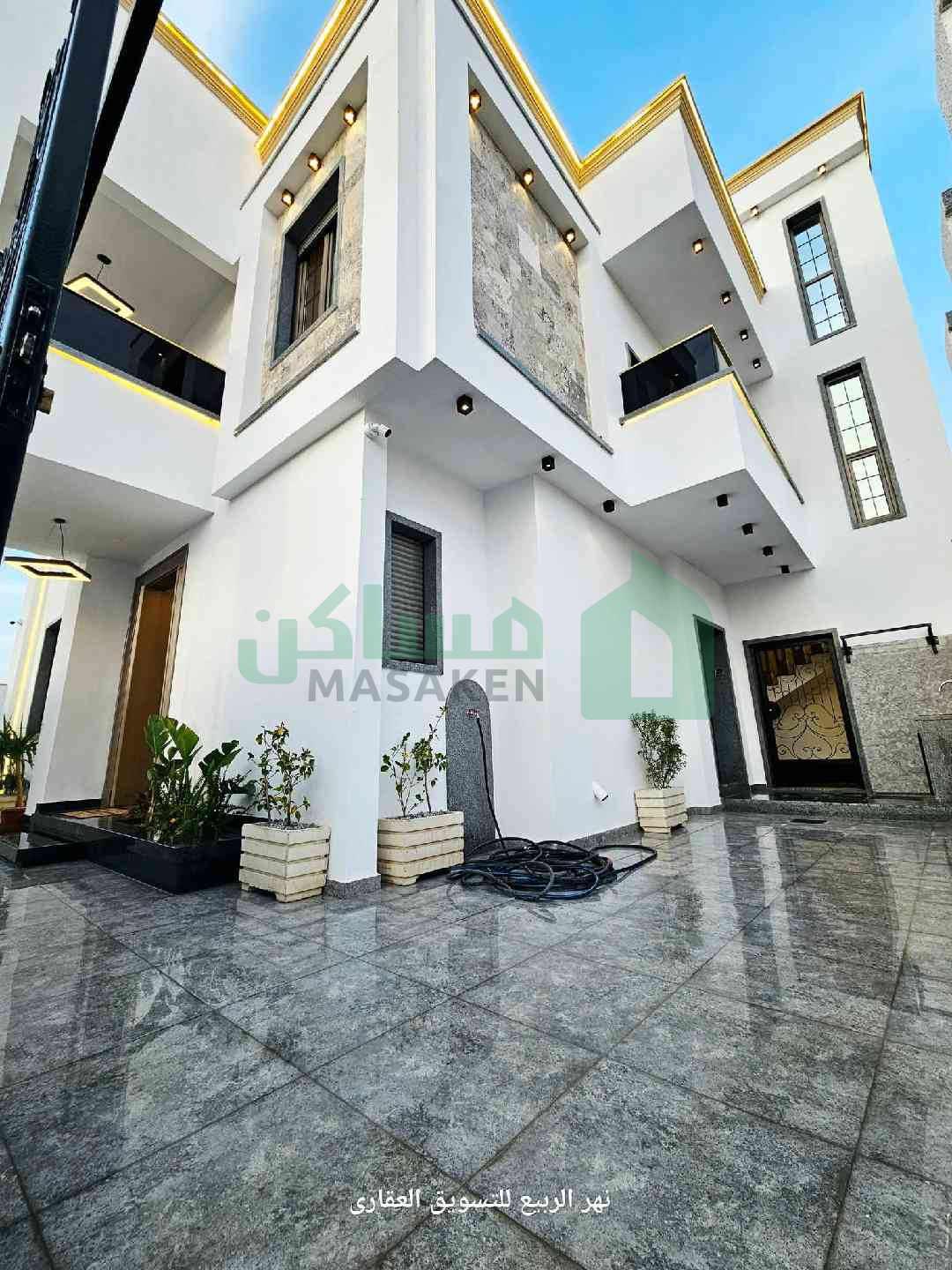Second image of the ad