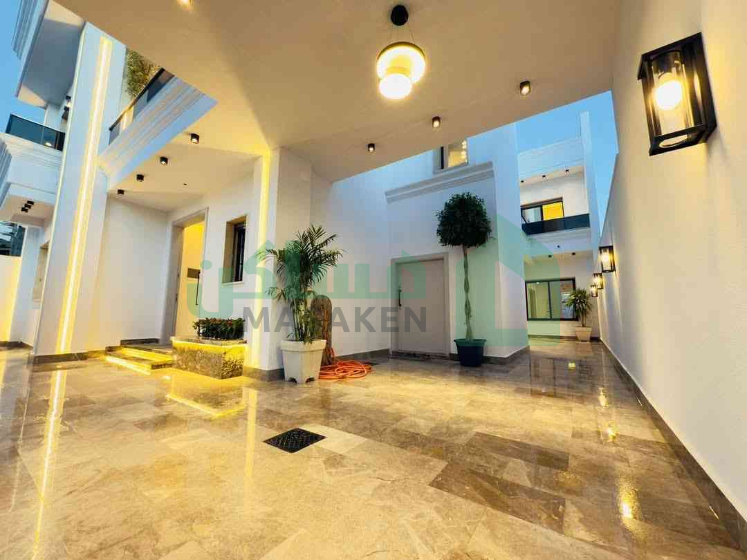 Second image of the ad