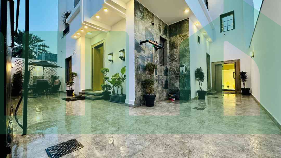 Second image of the ad